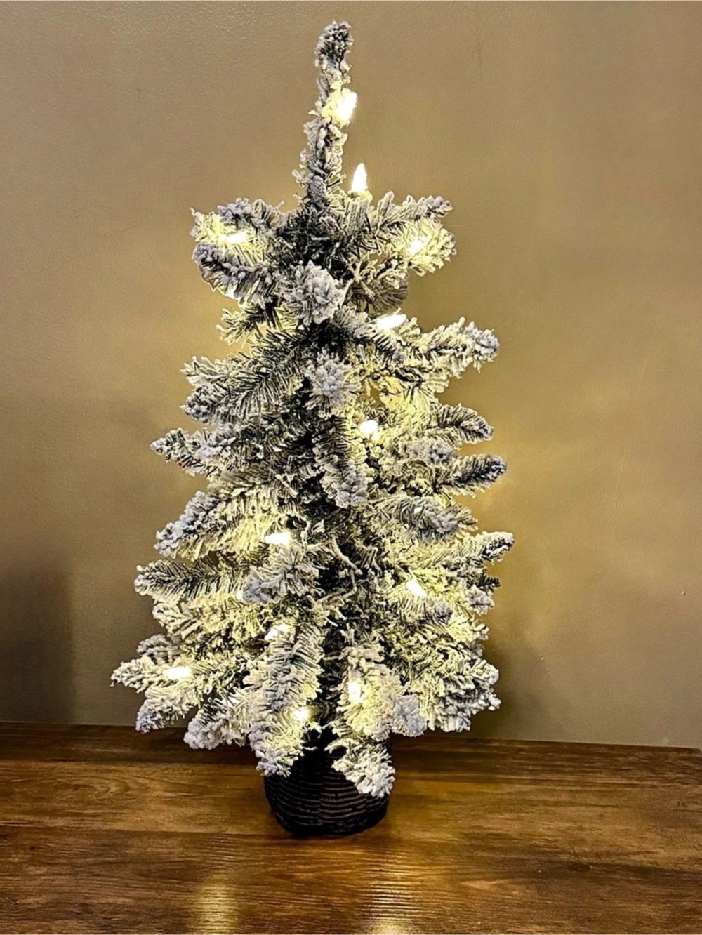 Flocked Lighted Christmas Tree new